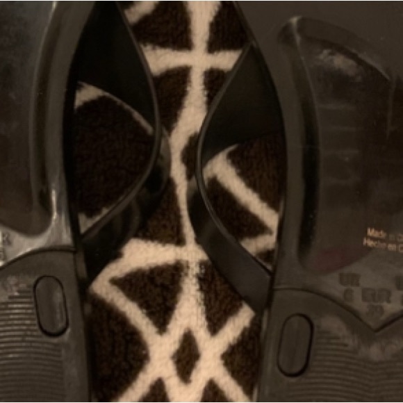 Aldo Black Sandals with Gold Embellishments - Picture 5 of 5